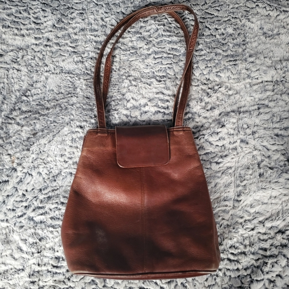 Vintage brown leather snap closure hand bag